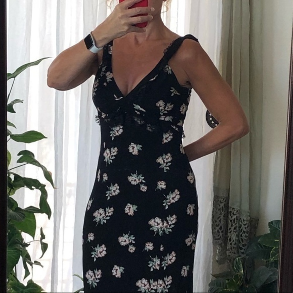 Very J Black Floral Maxi Dress Fully Lined Side Slit Lace Ruffles Size Small - Picture 7 of 7